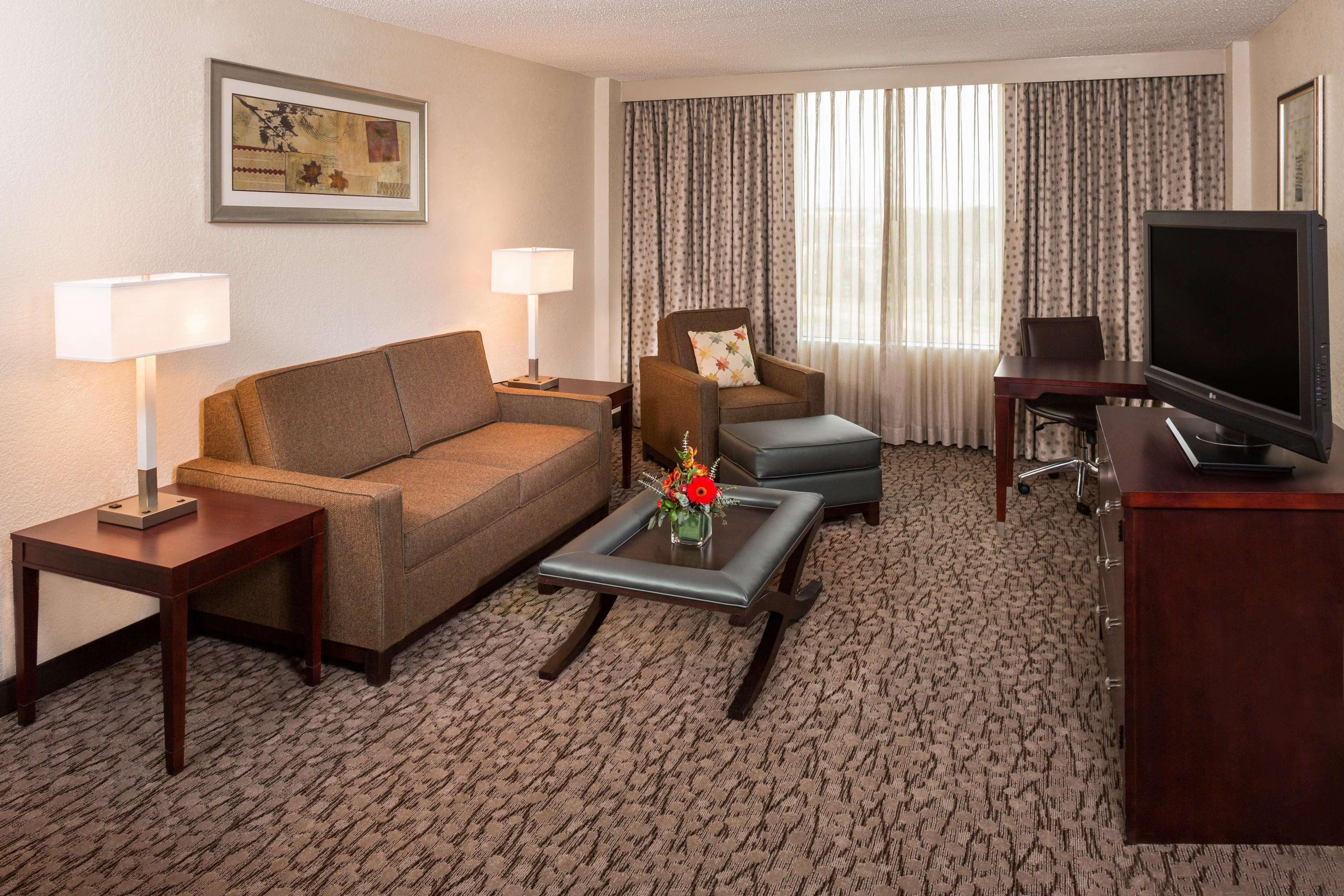 Doubletree By Hilton Lafayette Hotel Екстериор снимка