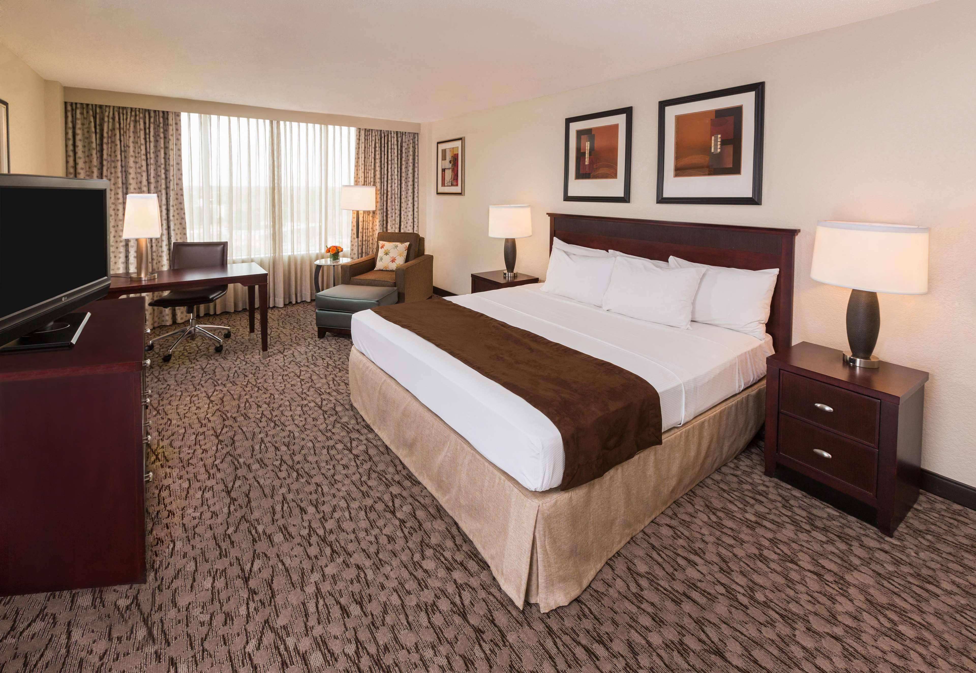 Doubletree By Hilton Lafayette Hotel Екстериор снимка