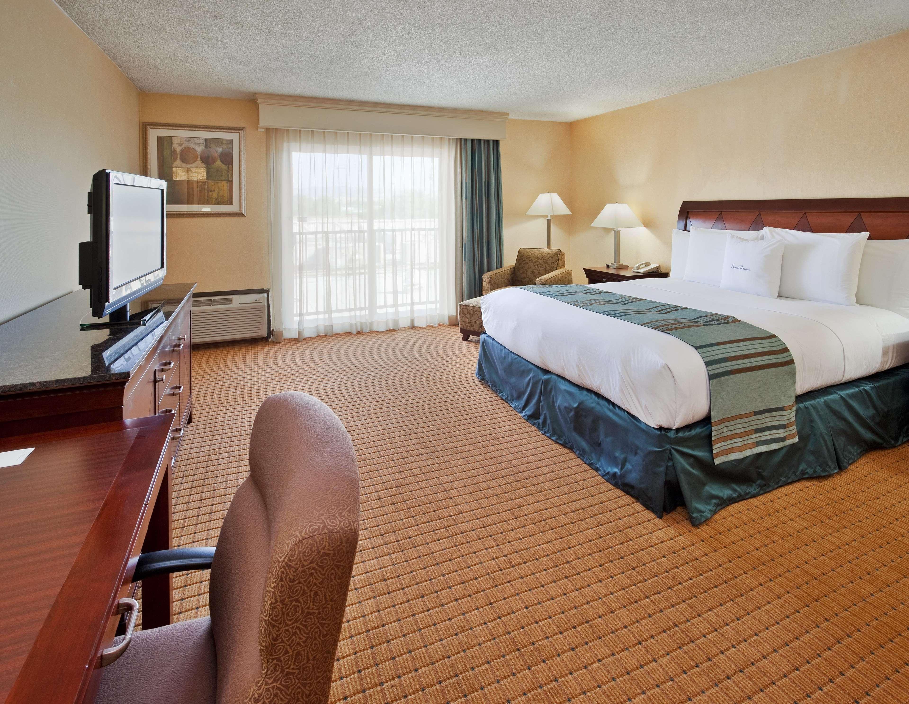 Doubletree By Hilton Lafayette Hotel Екстериор снимка